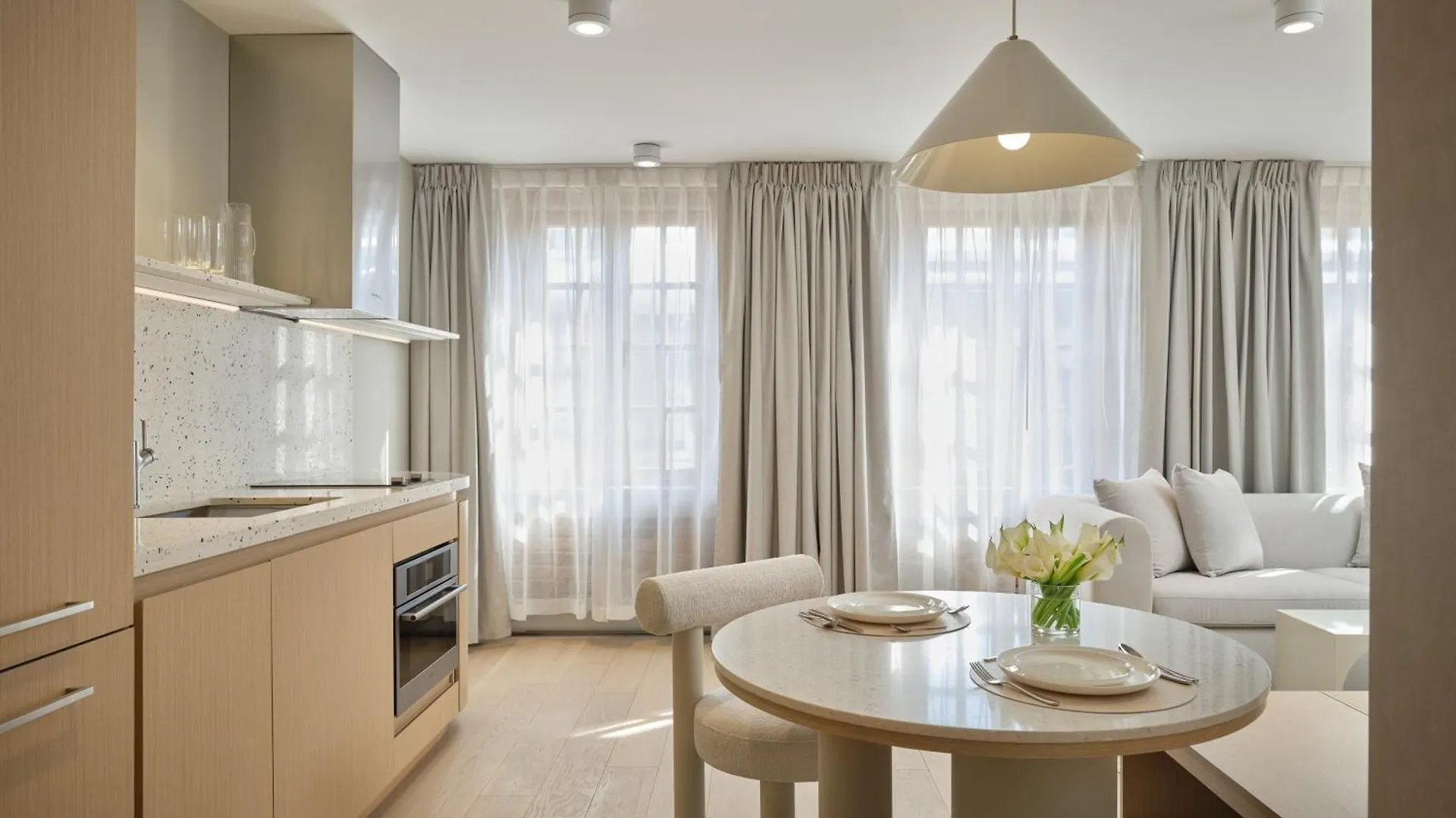 Corner - Luxury Serviced Apartments モントリオール